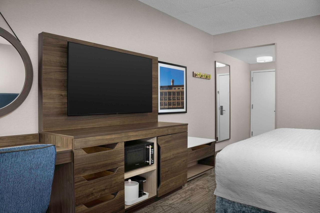 Hampton Inn Easton Esterno foto